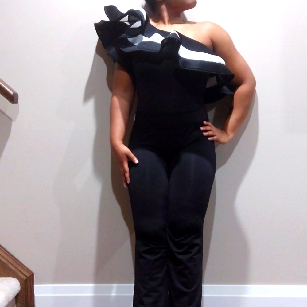 Full ruffle neckline black & white one shoulder bodysuit